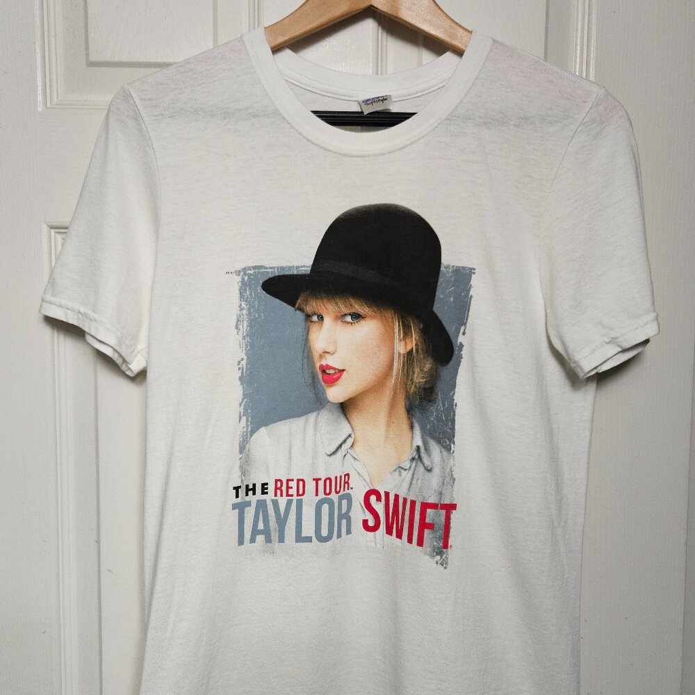 Taylor Swift The Red Tour White Shirt (Small)